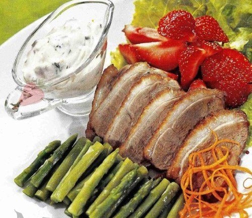 Салат с клубникой