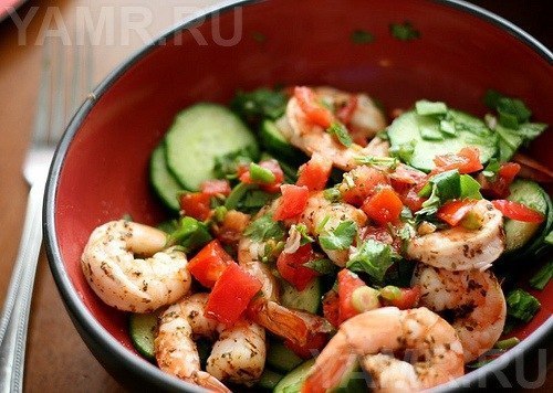 Салат из креветок и огурцов