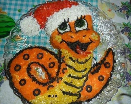 Новогодний салат Змейка
