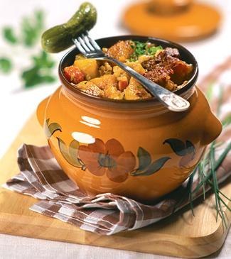 Мясо в горшочках