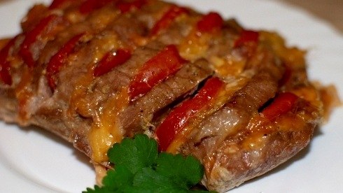 Свинина с помидорами и сыром