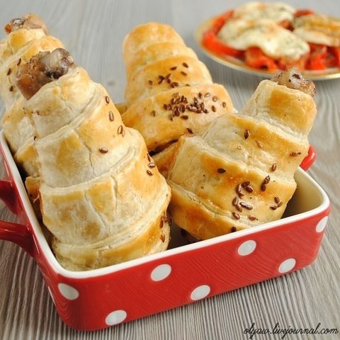 Куриные ножки в слоеном тесте 