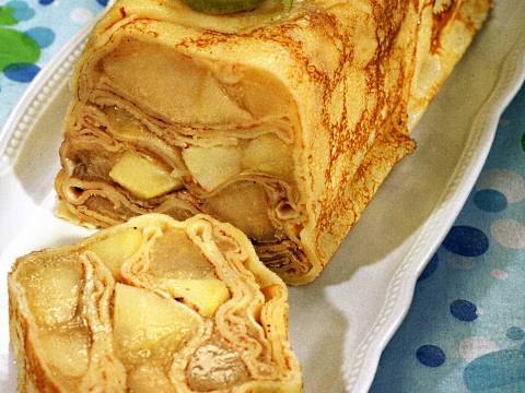 Блинный пирог с яблоками