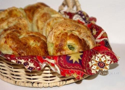 слоеные пирожки с сыром