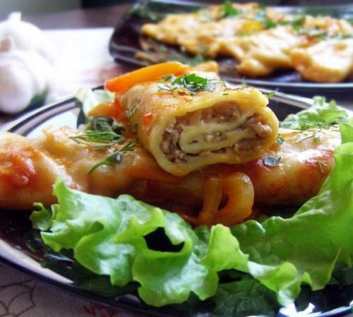 Рулетики, тушенные в соусе