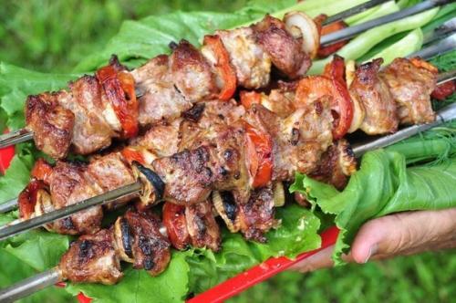 Как замариновать мясо для шашлыка